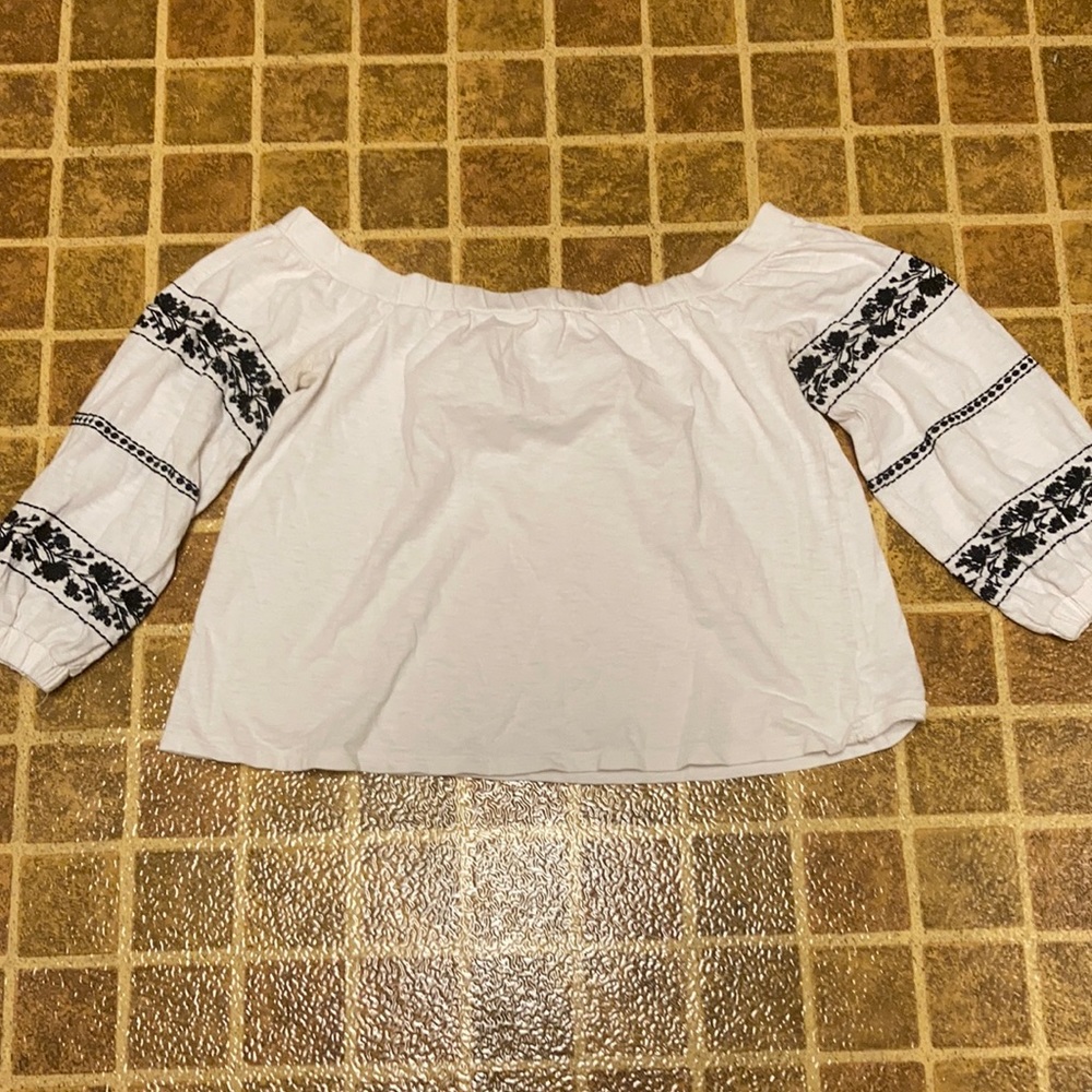 American Eagle Outfitters off the shoulder top size S